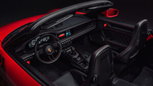 Porsche 911 SC - кабина в салоне.