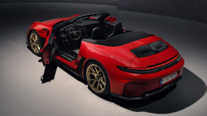 Porsche 911 SC - задняя студия.