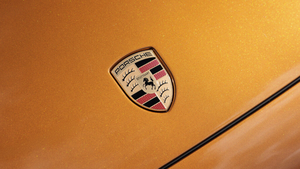 Porsche Cayenne Electric - Porsche badge