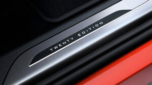 Range Rover Sport Twenty Edition - передняя дверь