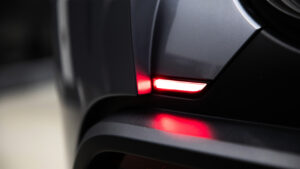 Tesla Model Y подтяжка лица - легкое освещение.