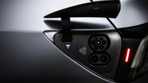 Tesla Model Y с подтяжкой лица - порт зарядки.