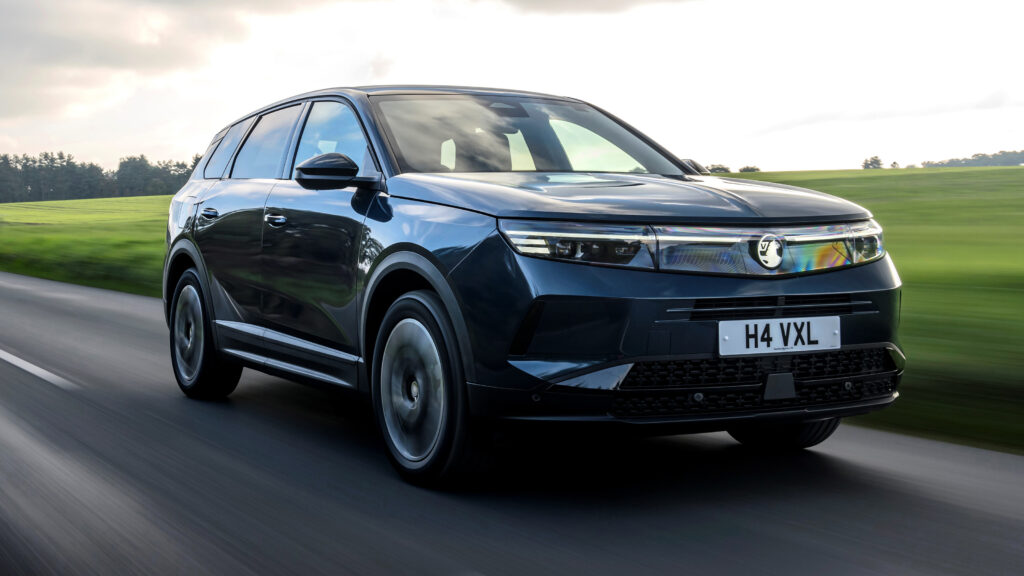 Vauxhall Grandland PHEV - front 3/4