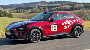 Xiaomi YU7 GT - с фронтальным углом.