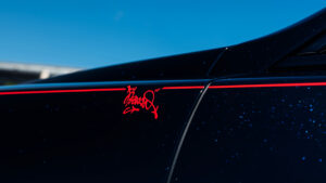 Rolls-Royce Black Badge Cullinan от Кирилла Конго - фирменный мотив.