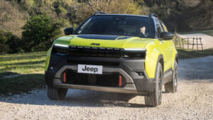 Jeep Avenger 4xe - передняя часть - передняя.