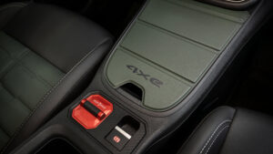 Jeep Avenger 4xe - центральная консоль.