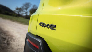 Jeep Avenger 4xe - задний значок.