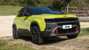 Jeep Avenger 4xe - передняя статика.