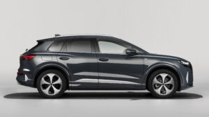 Audi Q4 e-tron с лицевой подтяжкой - боковой.