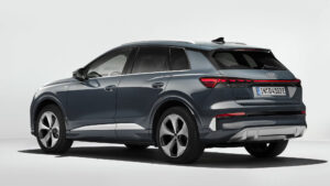 Audi Q4 e-tron с лицевой подтяжкой - задняя часть.