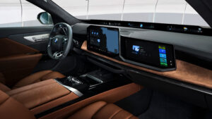BMW i7 - приборная панель.
