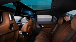 BMW i7 - телевизор
