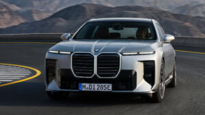 BMW i7 - передние повороты.