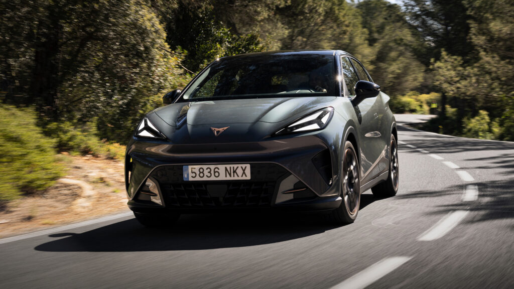Cupra Raval - front tracking
