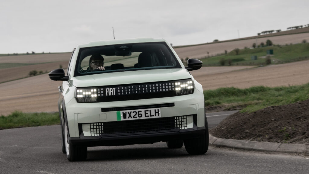 Fiat Grande Panda Pop - front cornering