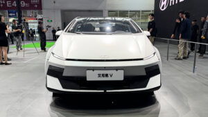 Hyundai Ioniq V - передняя часть.