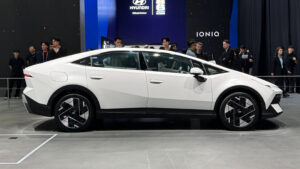 Hyundai Ioniq V - боковой профиль.