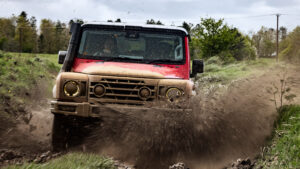 Ineos Grenadier Trailmaster X - передняя часть внедорожника.