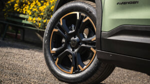 Jeep Avenger 85-я годовщина - колесо колеса.