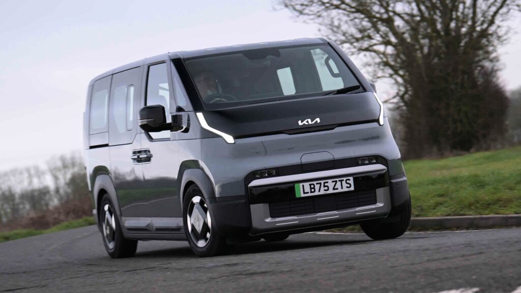 Kia PV5 - front cornering left