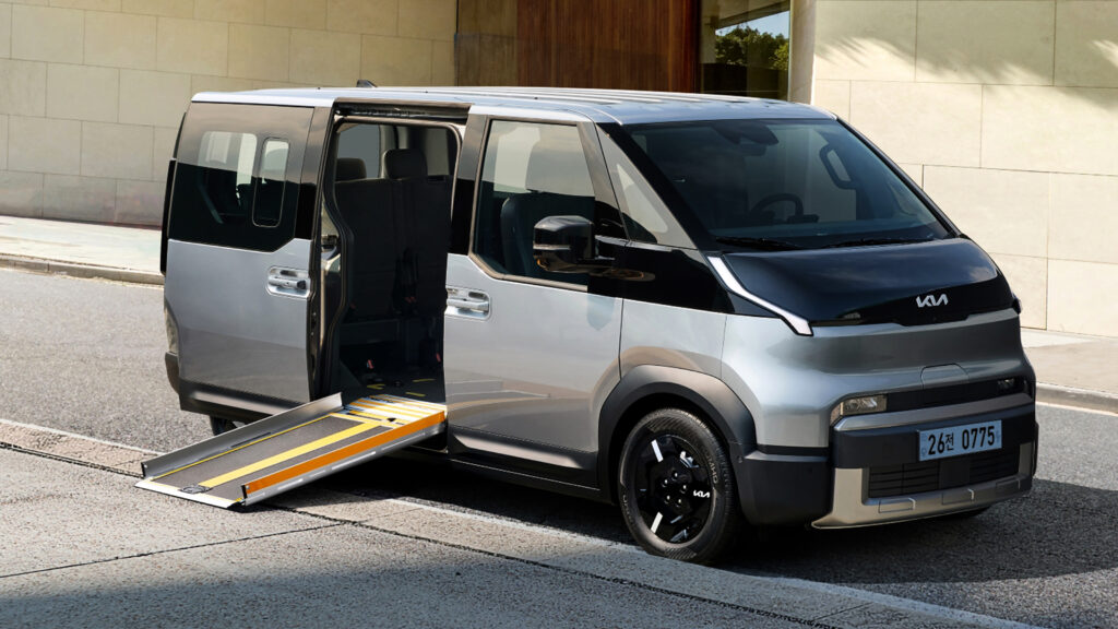 Kia PV5 WAV - front