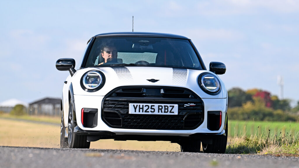 MINI John Cooper Works - head on