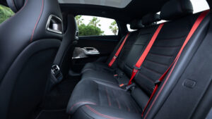 Mercedes C-Class Electric - задние сиденья.