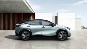 Новый Nissan Ariya facelift - боковой профиль.