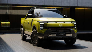 Nissan Frontier Pro hybrid - front end
