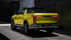 Гибридный Nissan Frontier Pro - задний 3/4-й ряд.