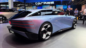 Peugeot Concept 6 - задняя часть под углом.