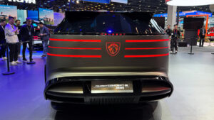 Peugeot Concept 8 - задняя часть.