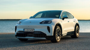 Porsche Cayenne Coupe Electric - S с передней статикой.