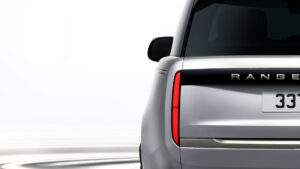 Range Rover SV Ultra - задняя деталь задней части.