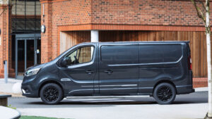 Renault Trafic Graphite Edition - на боковой стороне.