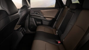 Toyota bZ4X Touring - задние сиденья.