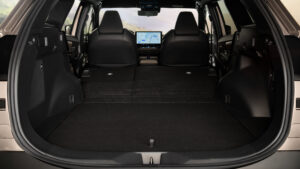 Toyota bZ4X Touring - багажные сиденья опускаются.