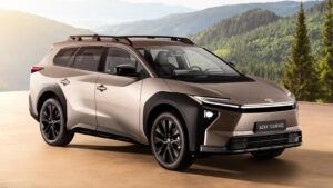 Toyota bZ4X Touring - передняя статика.