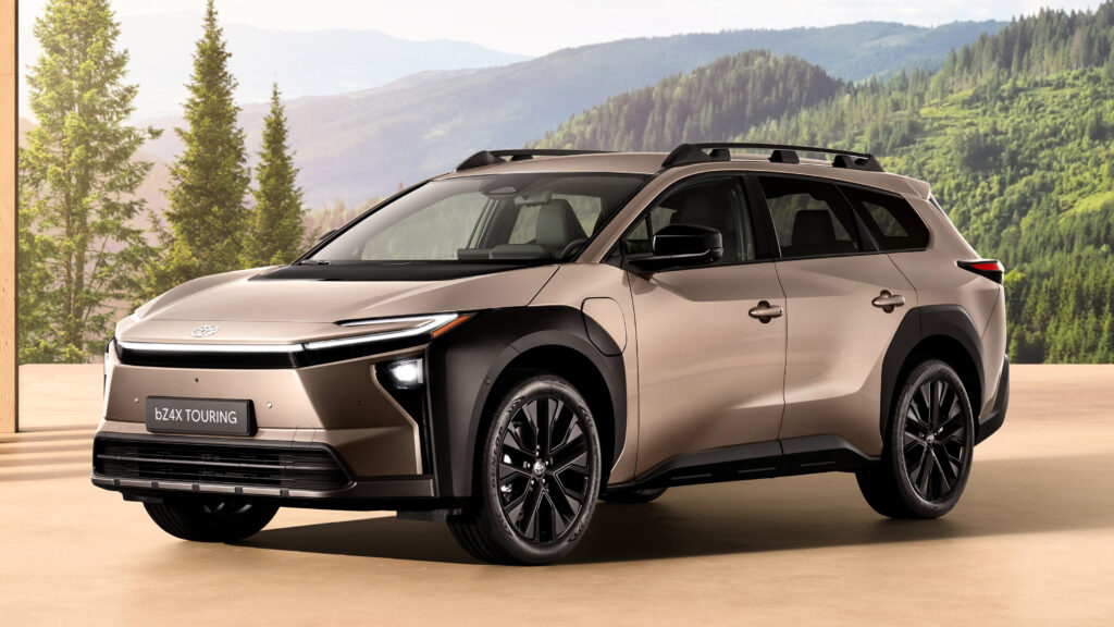 Toyota bZ4X Touring - front