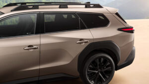 Toyota bZ4X Touring - задний профиль.