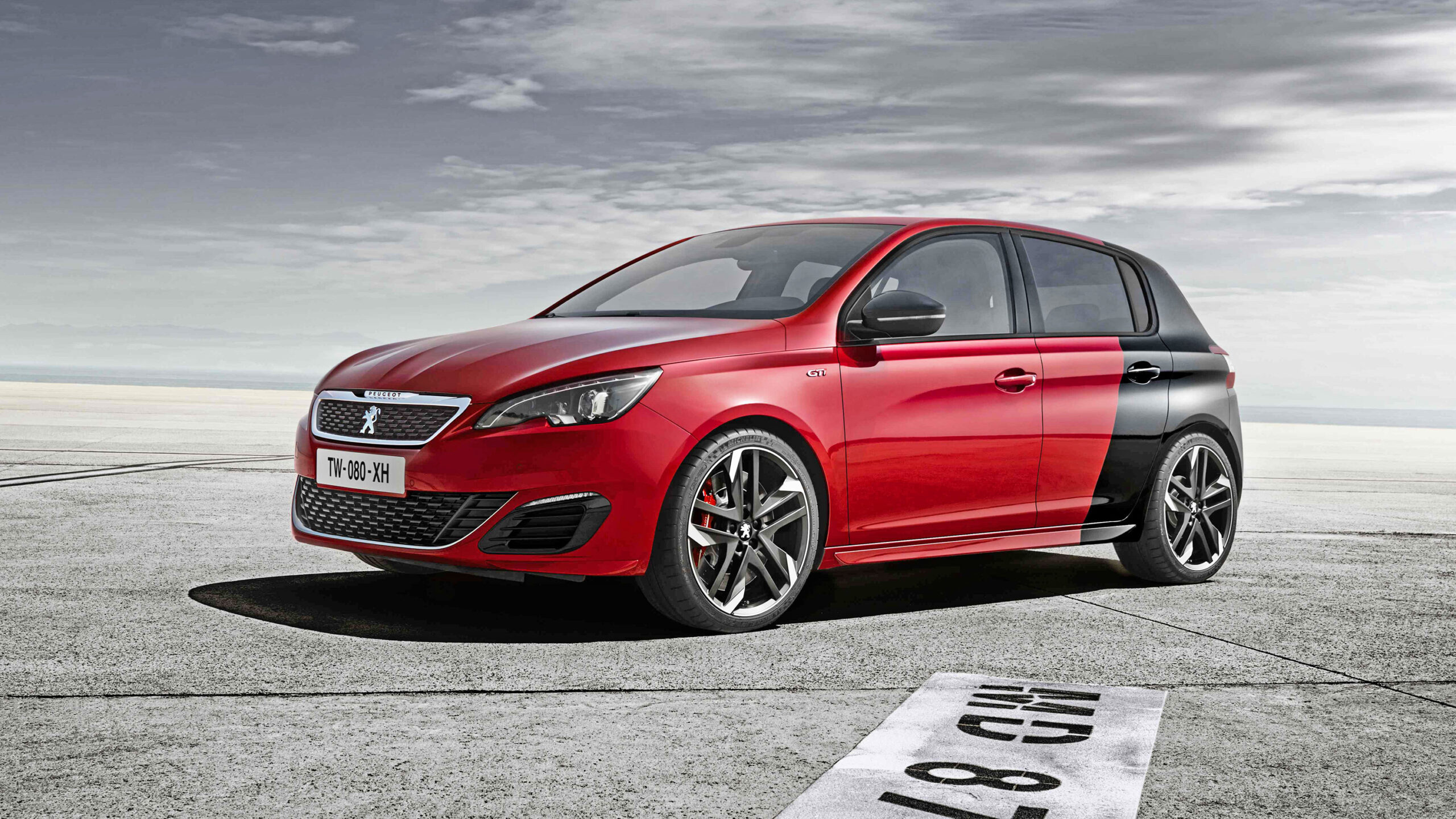 Пежо 308 GTi - это Peugeot 308 GTI.