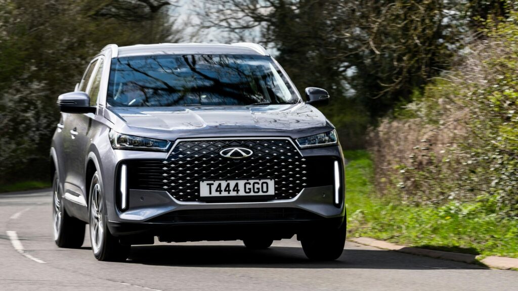 Chery Tiggo 4 — вид спереди в повороте