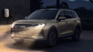 Новый 2027 Chery Tiggo 7 — включенные фары
