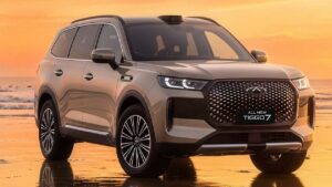 Новый 2027 Chery Tiggo 7 — вид спереди в три четверти