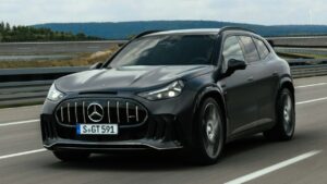 Mercedes-AMG GT SUV — вид спереди в движении