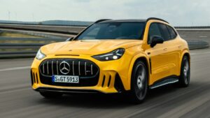 Mercedes-AMG GT SUV — вид спереди в движении