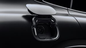 Mercedes-AMG GT SUV — порт зарядки