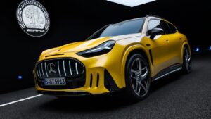 Mercedes-AMG GT SUV — вид спереди в студии