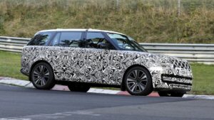 Новый 2027 Range Rover — вид спереди под углом